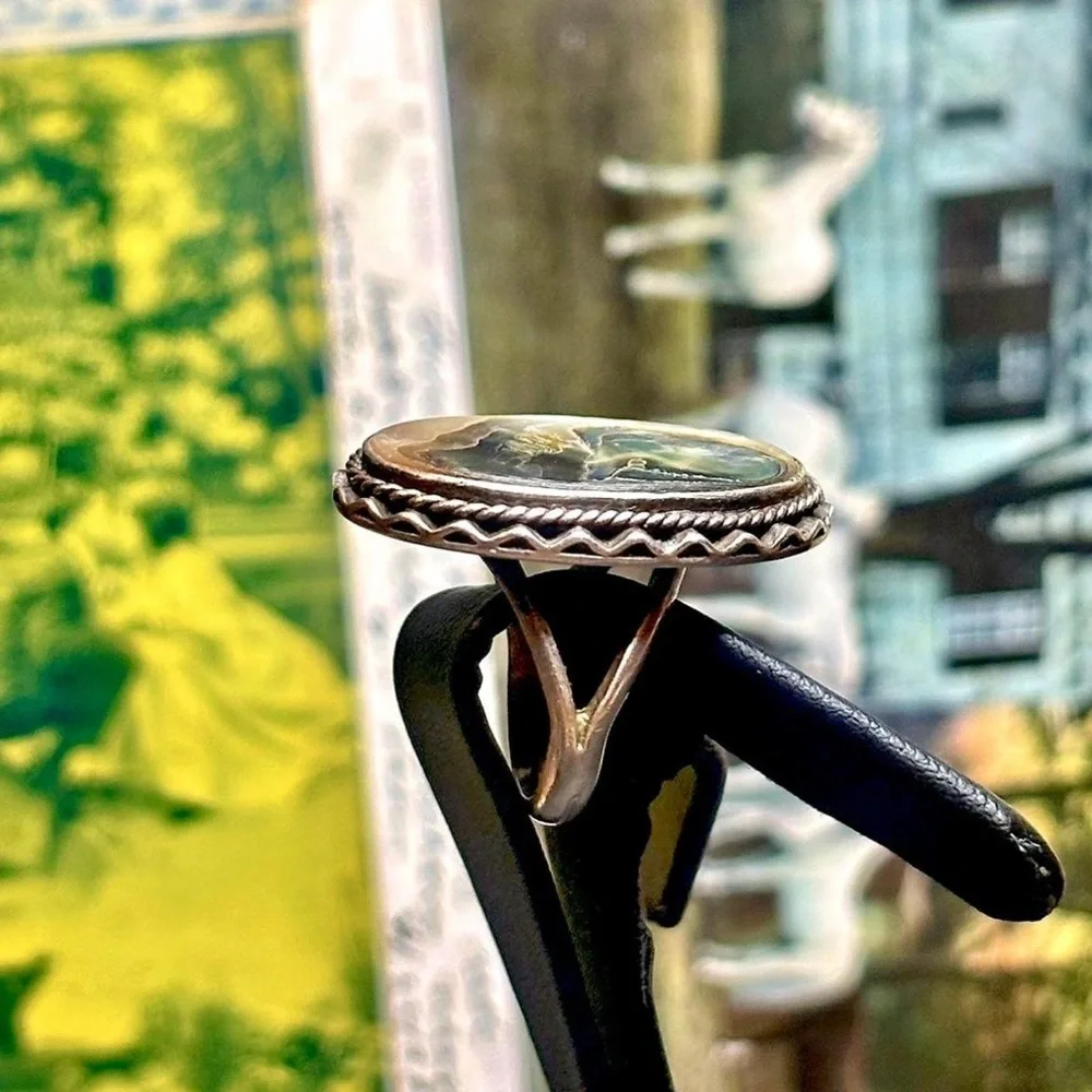 70s Vtg Native Statement Abalone, Mother of Pearl Ring w/Sterling Rope Frame - Picture 5 of 8